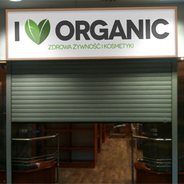 I love Organic - szyld PCV w drewnianej ramie